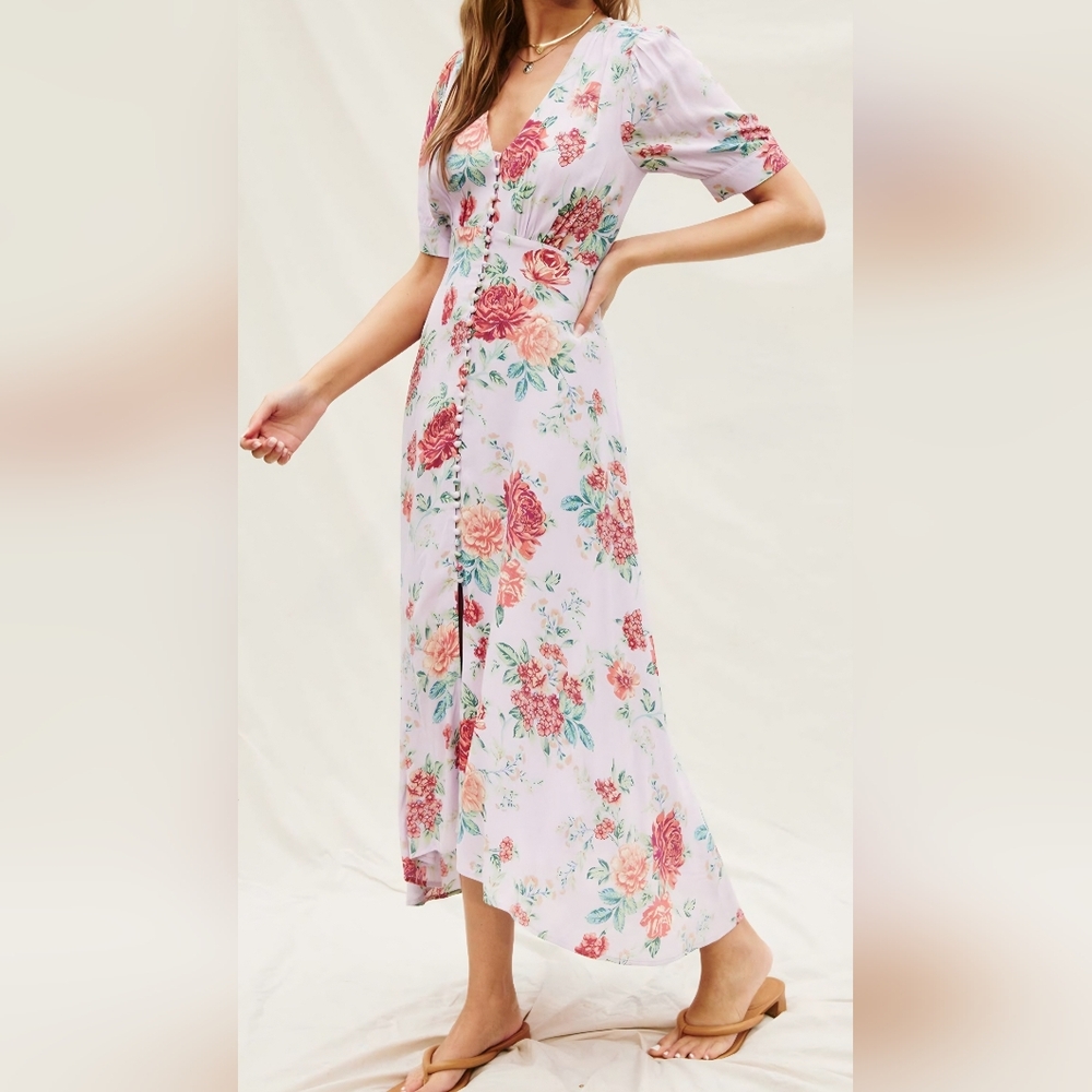 Dress Forum Los Angeles Floral V-Neck Short Sleeve Midi Dress - Purple Floral